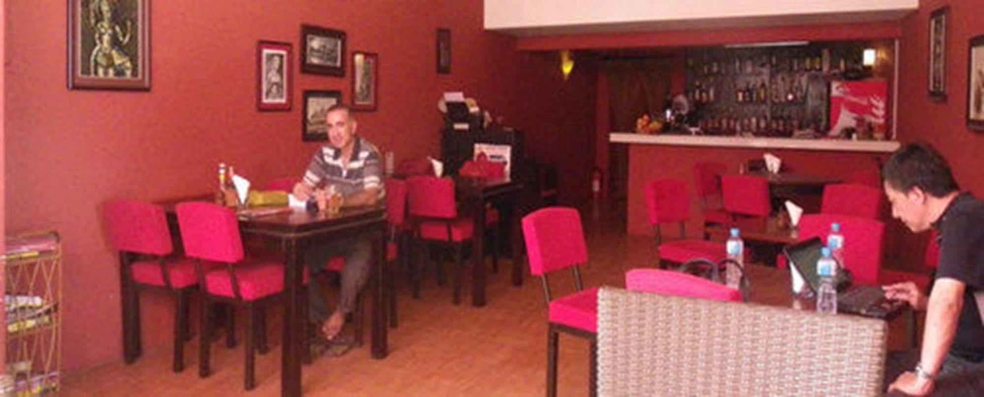 Sovanphum Pensión y Restaurante Phnom Penh Exterior foto