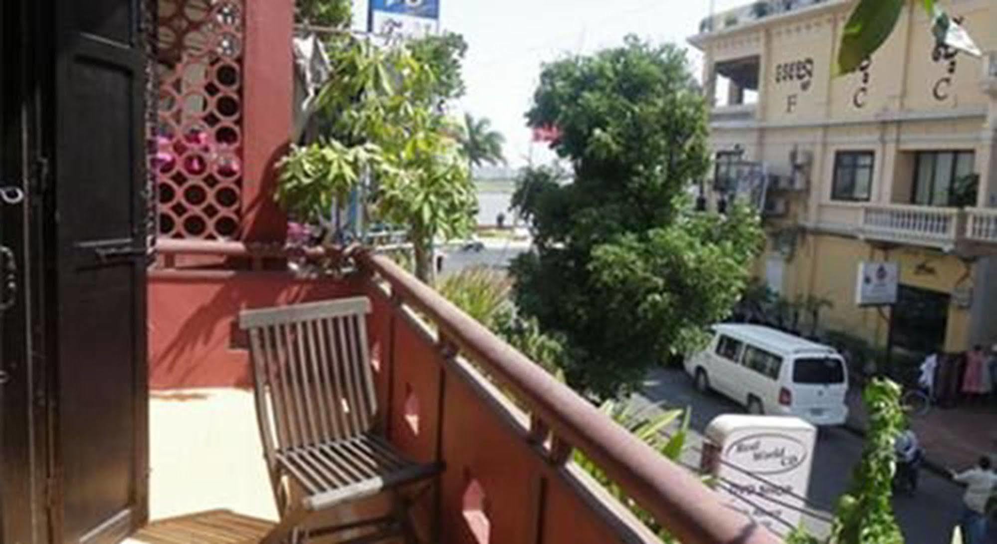 Sovanphum Pensión y Restaurante Phnom Penh Exterior foto